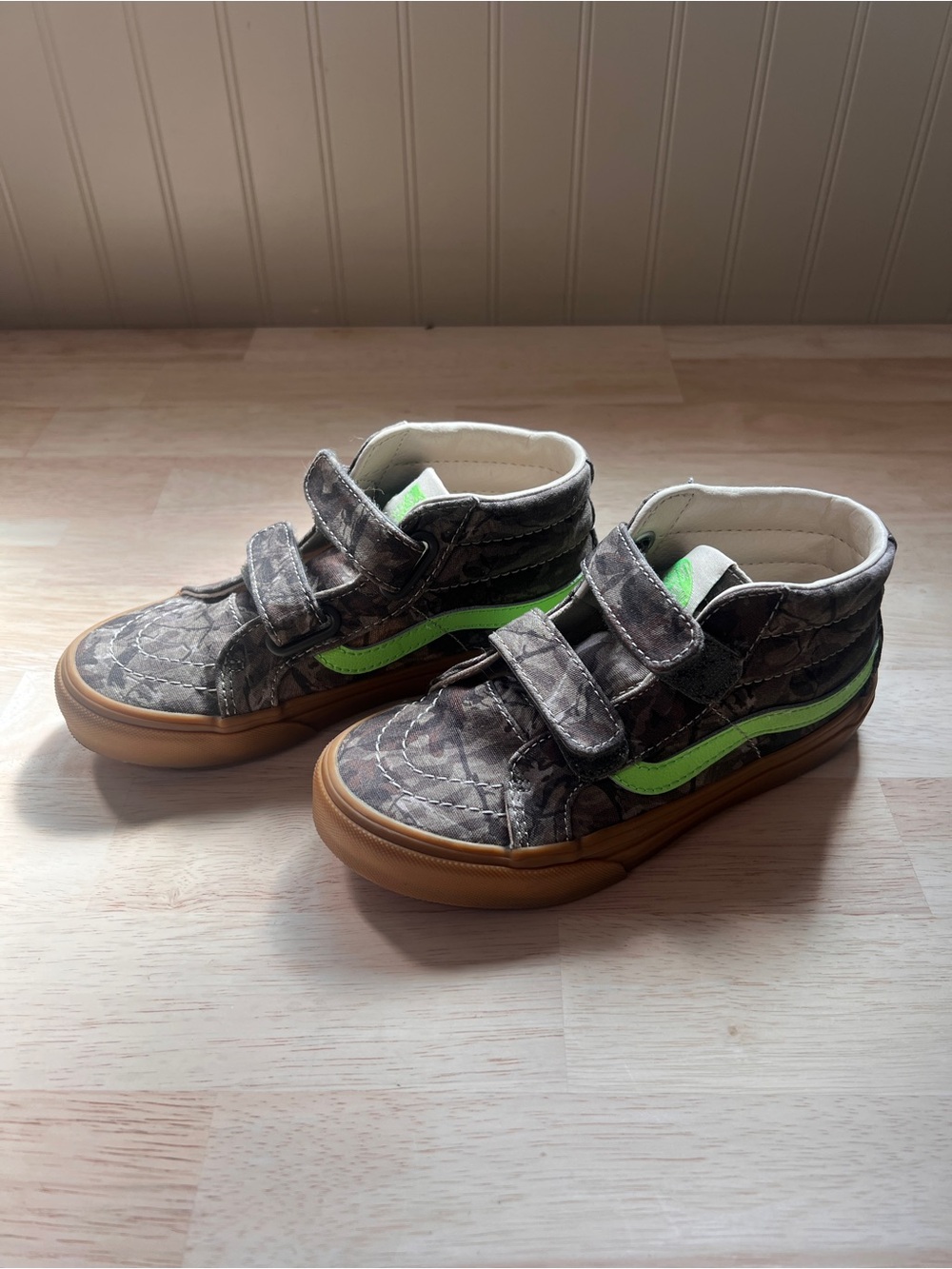 Vans Little Boy Camo Velcro Sneakers in Gray with Glow in the Dark - size 1